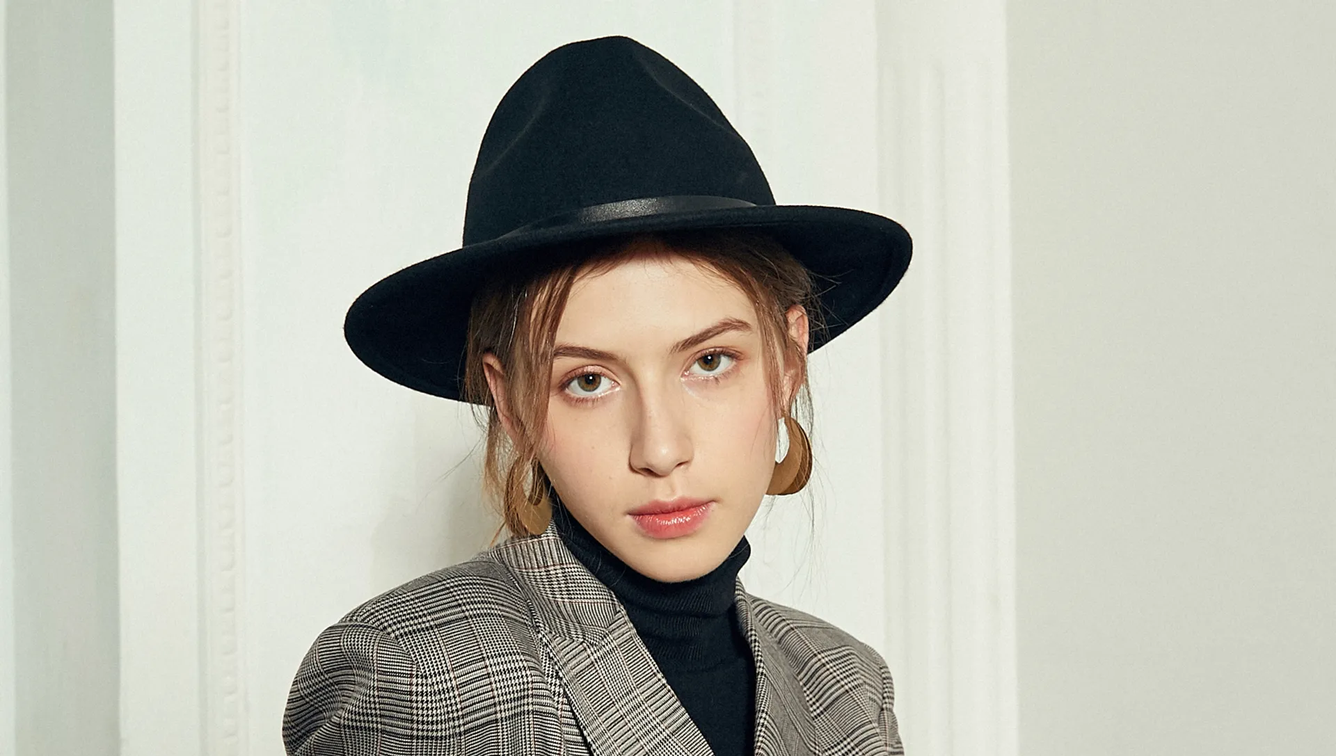 Elegant felt hats collection